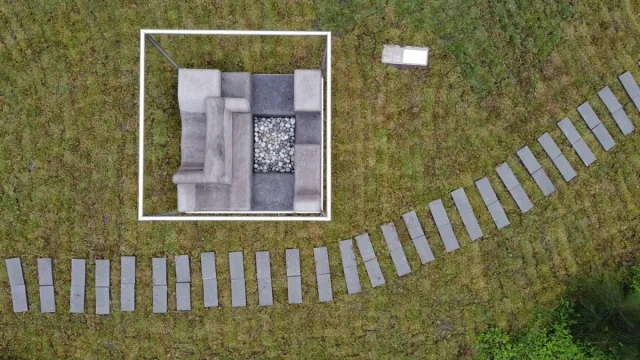 五公噸的垃圾，作品完成空拍俯視