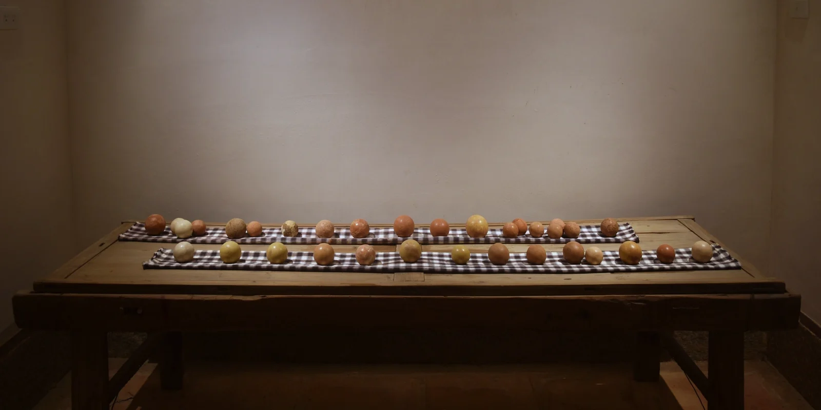 木子一十一_leewang studio_金門駐縣_地球:土球工作坊_同學作品01 木子一十一工作室於2023年度前往金門駐縣,工作坊《地球:土球工作坊》,學生的作品於大地吳心泉古厝中展出,可以看出不同學生的個性。