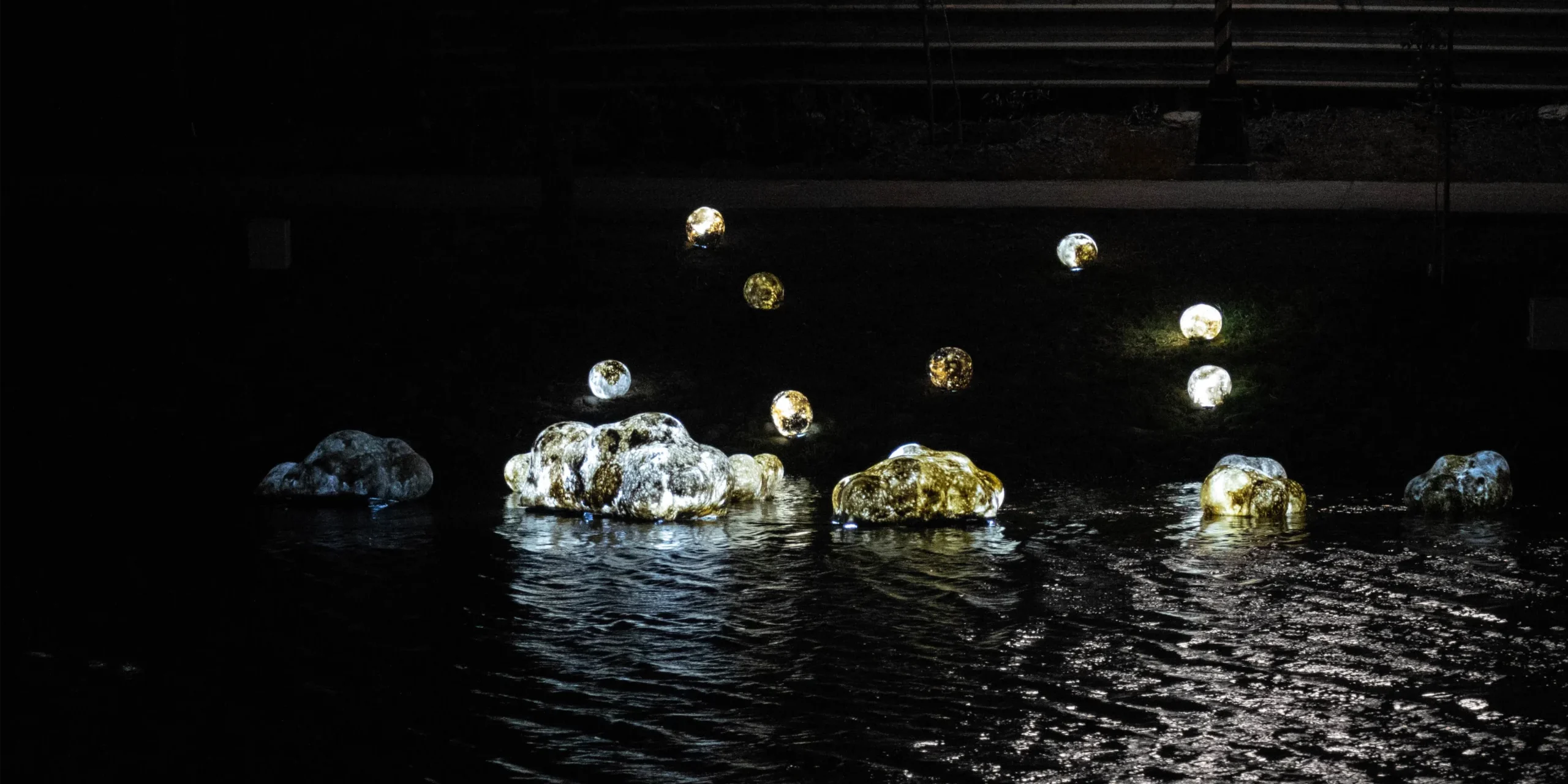 木子一十一_leewang studio_月津港燈節_夜間效果01 木子一十一工作室於2026年參加月津港燈節,夜晚作品效果展示